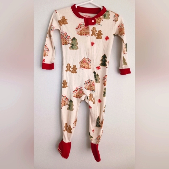 Burt's Bees Baby Other - Burt's Bee's Baby EUC Christmas Gingerbread Footed Sleeper Size 6-9 months.